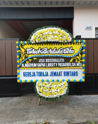 Papan Bunga Duka di Tanjung Pinggir